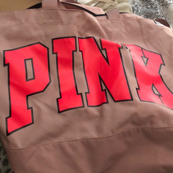 PINK Victoria's Secret Handbags - Huge Victoria’s Secret Pink duffle bag PINK Victoria's Secret Handbags - Huge Victoria’s Secret Pink duffle bag